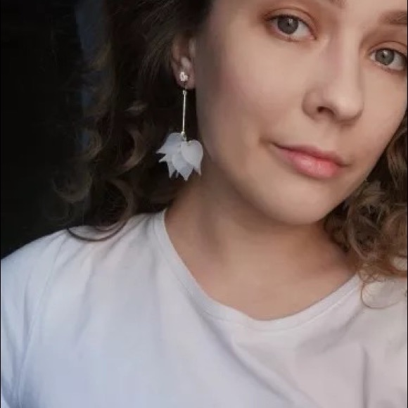 Gold White Flower Drop Earrings - Picture 2 of 2